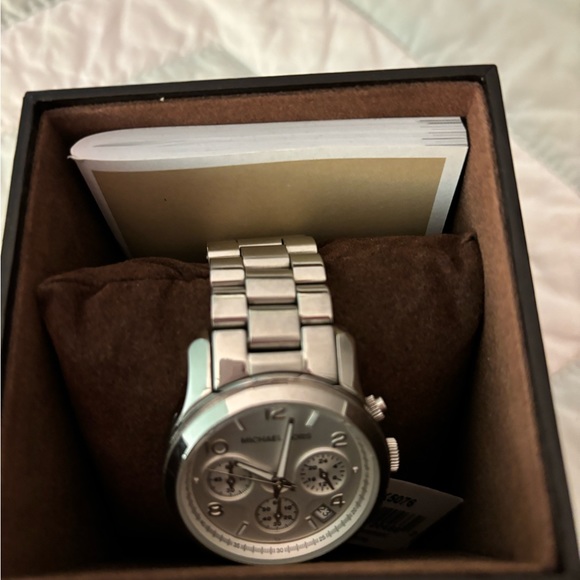 Michael Kors Watch 5076 - Picture 4 of 5